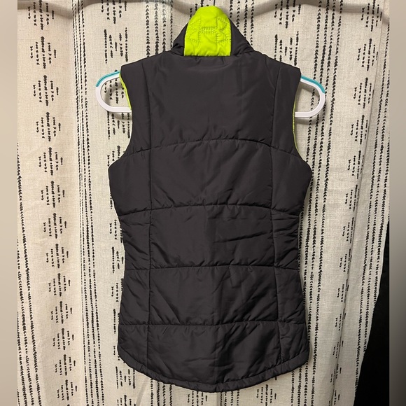 UA Semi-Fitted Puffer Vest - Picture 2 of 7